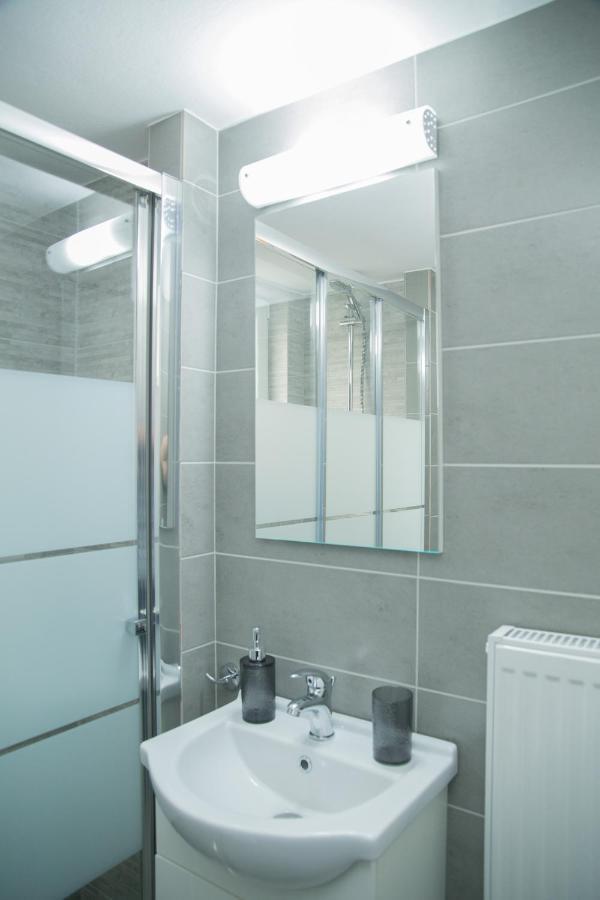 Cozy Renovated Flat In Koukaki Apartment Athens Luaran gambar
